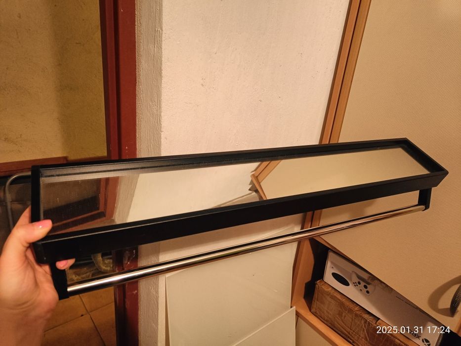 Półka łazienkowa z lustrem i wieszakiem