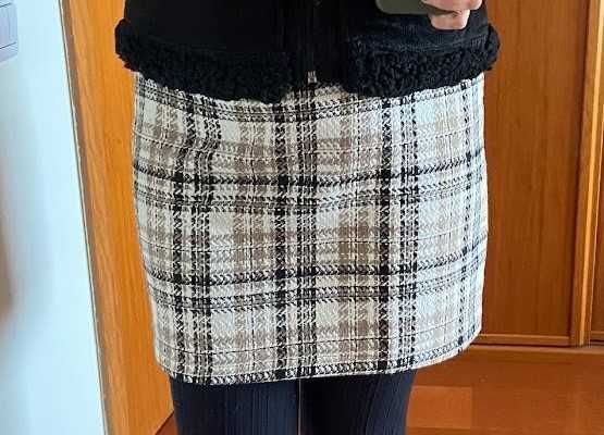 Saia curta, tecido tweed, tamanho M, nova.