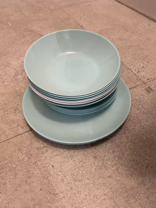 Oddam zestaw talerzy