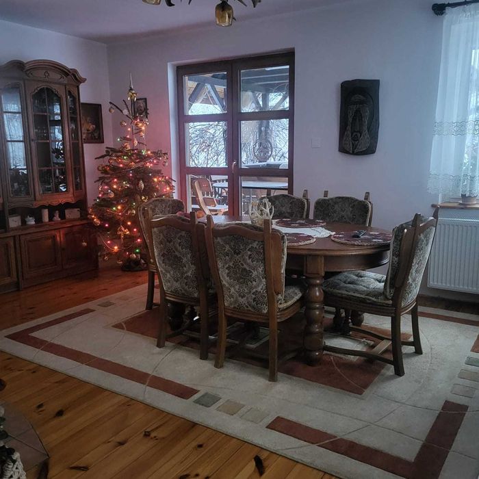 Posiadłość z Charakterem: Spokój i Wygoda z Możliwością Inwestycji