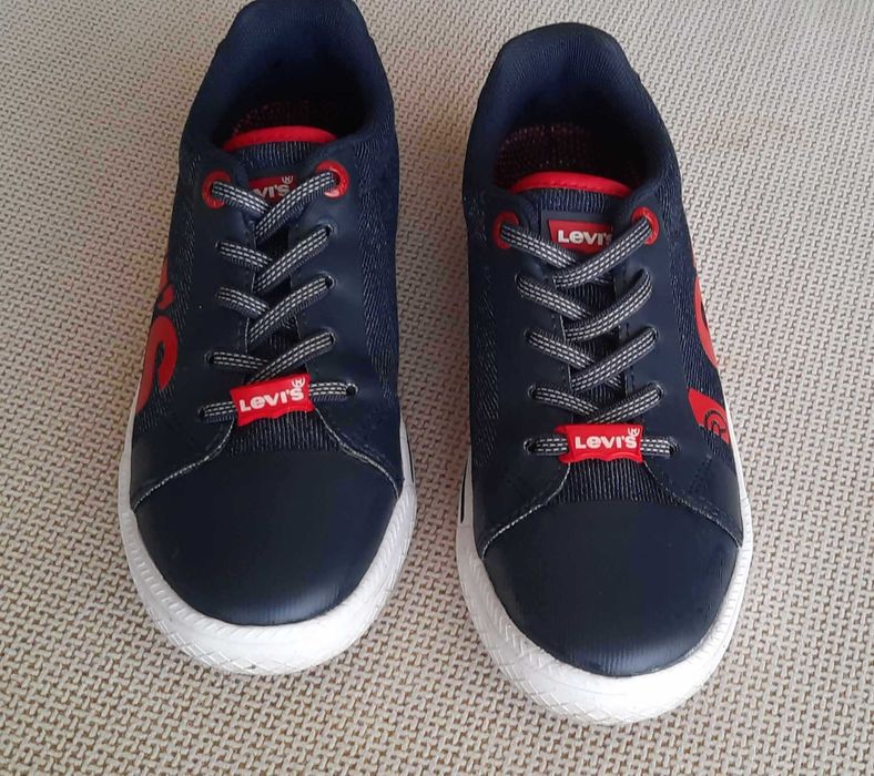 Ténis menino da Levis tamanho 34