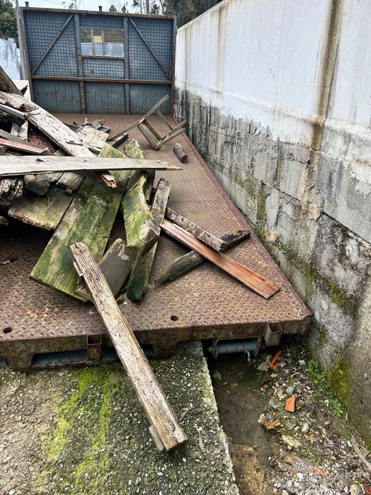 Carroçaria caixa de carga com esticadores