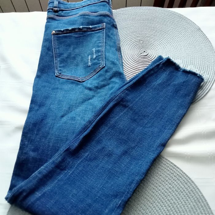 Jeansy damskie ze streczem i przetarciami Zara 40