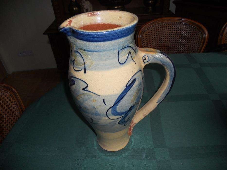 Duzy gliniany dzban