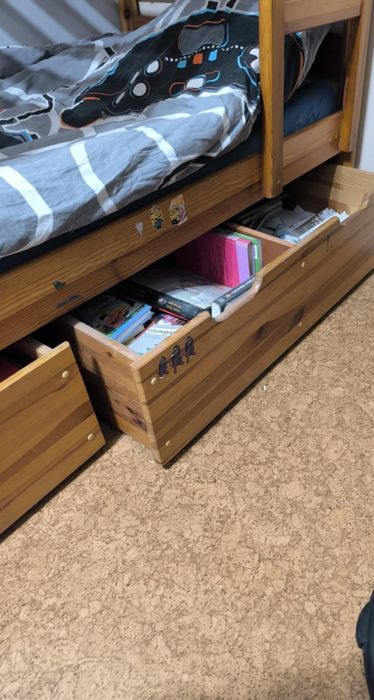 Łóżko piętrowe drewniane