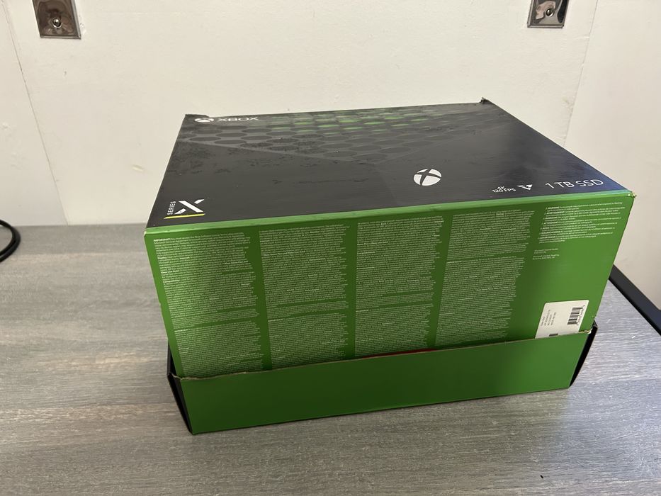Xbox series X 1TB + 2 Comandos (original e personalizado)