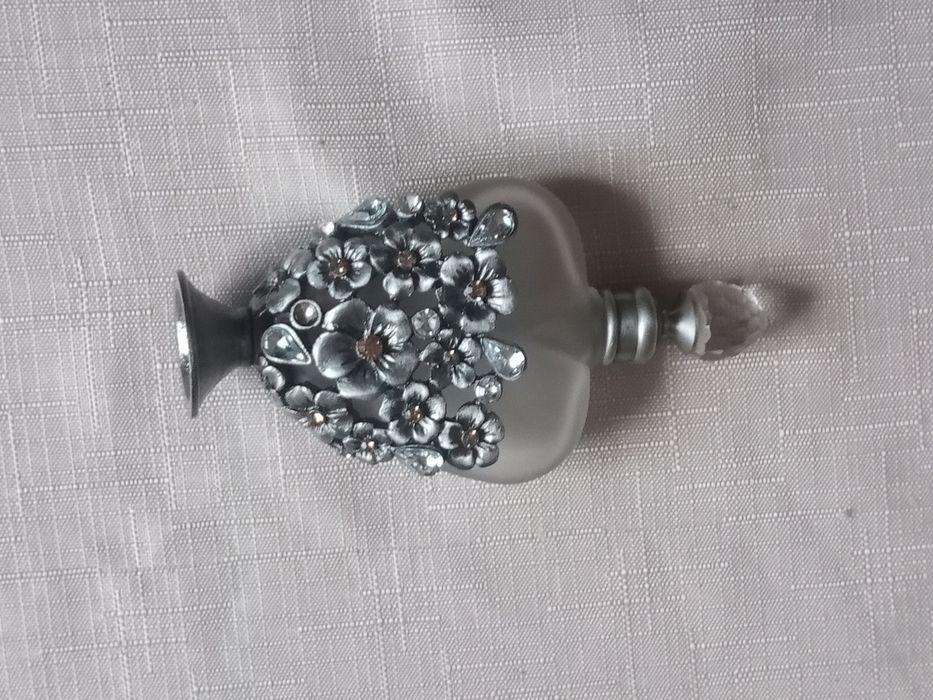 Flakonik na perfumy, olejek...