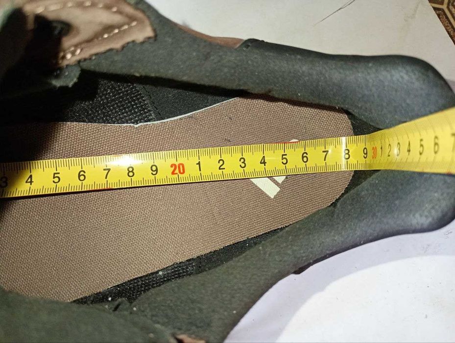 Продам Кросівки ADIDAS Anzit DLX р.45