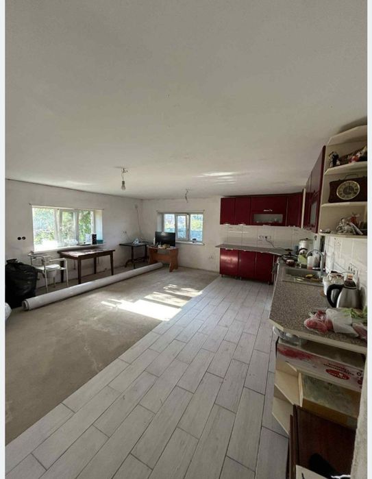 Продаж двоповерхового будинку