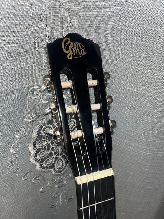 Vendo Guitarra + saco + afinador e palhetas