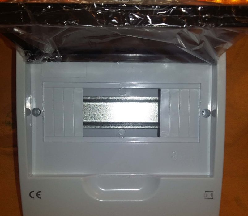 Vendo caixa de quadro saliente de 8 módulos