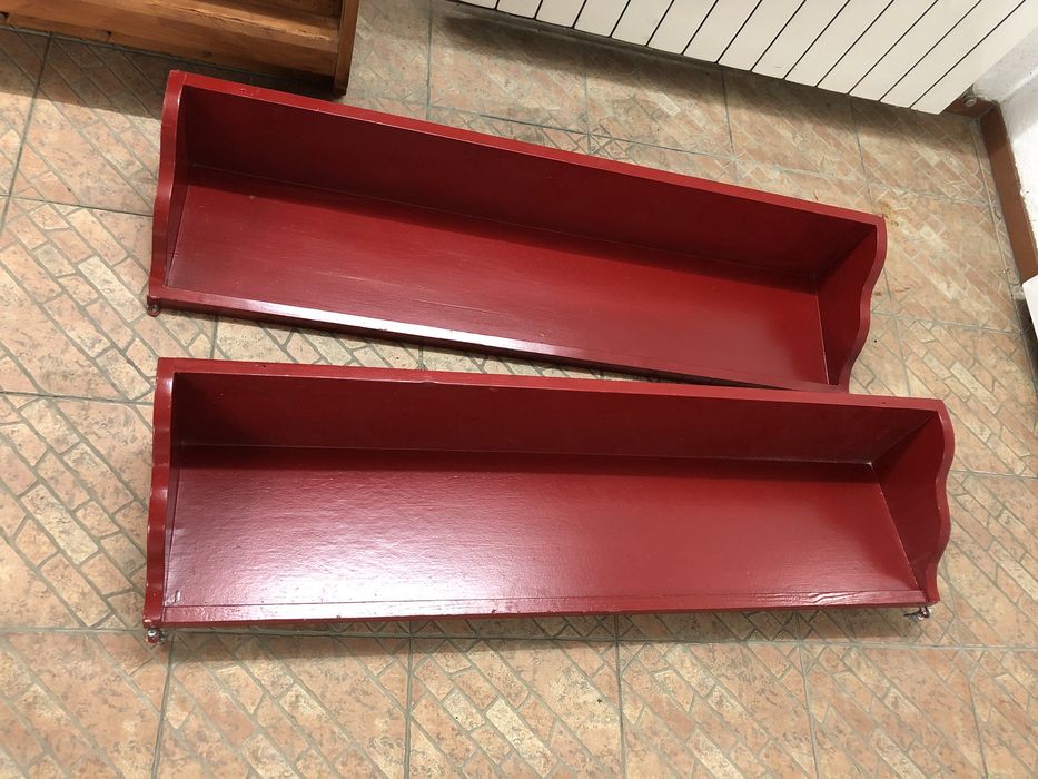 Prateleiras de madeira vermelhas duas unidades