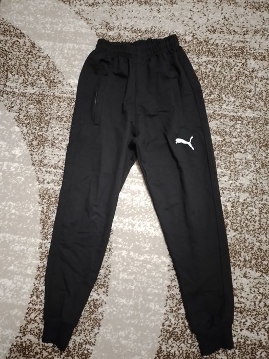 Спортивні штани.