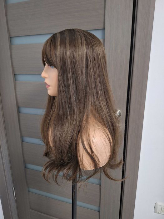 Peruca longa castanha com franja