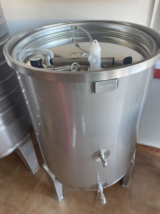 Deposito sempre cheio Inox novo 225LT novo