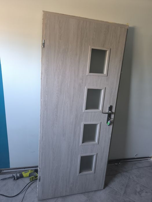 Drzwi lewe pokojowe z futryną