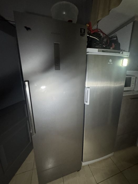 Холодильник Samsung