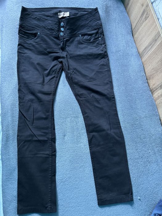 Stylowe sopodnie jesnsowe w bardzo dobrym stanie