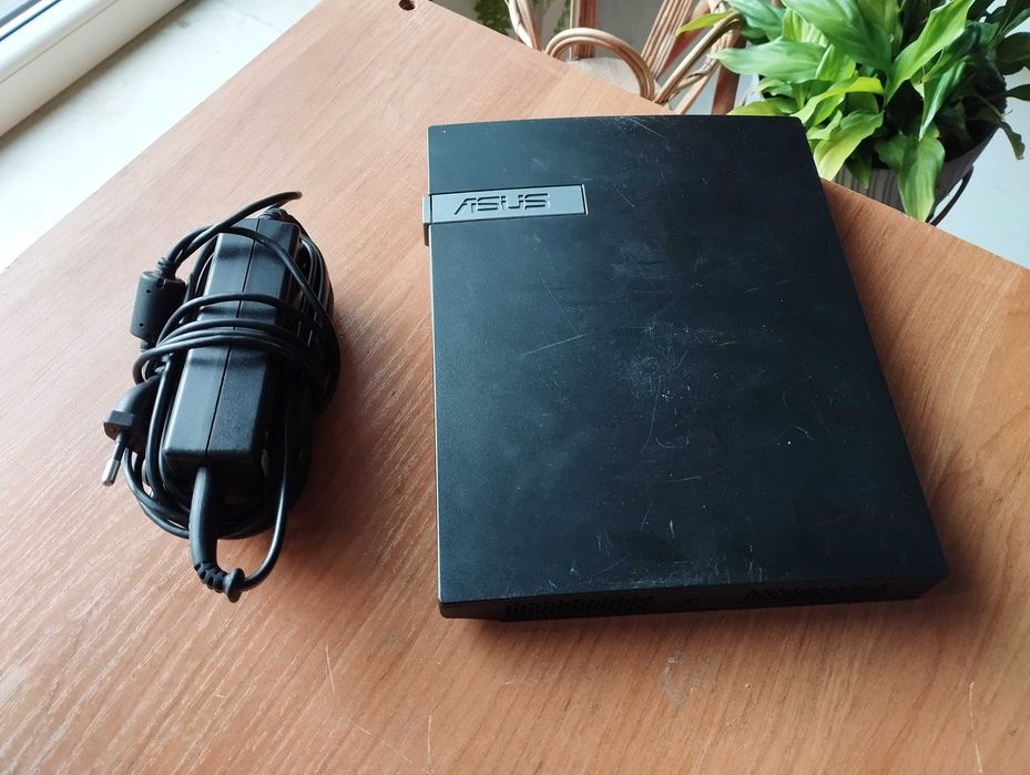 Mini komputer Asus EeeBox PC EB1035-B008P 8GB/128GB - LINUX - Zasilacz