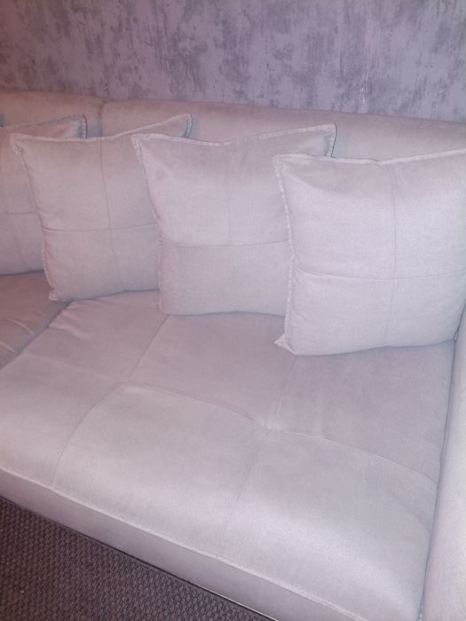 Sofa  do  salonu.