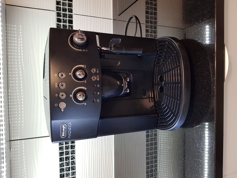 Ekspres cisnieniowy Delonghi Esam 4200B/ Czarny