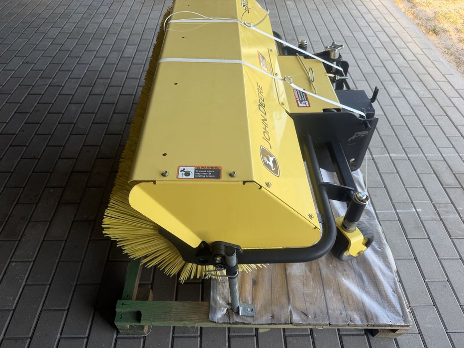 Szczotka zamiatająca John Deere 52” Quick Hitch – NOWA, nieużywana