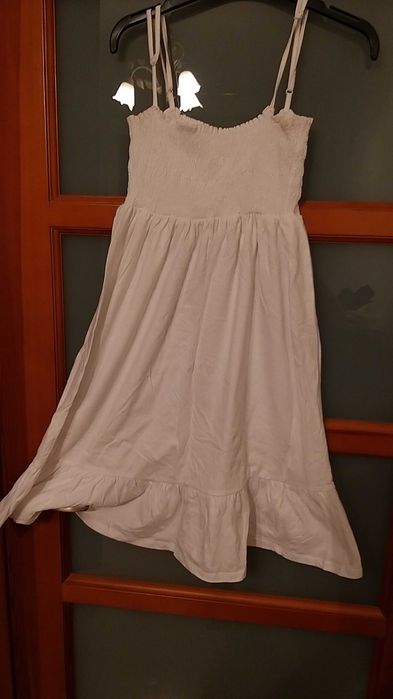 Biała letnia sukienka