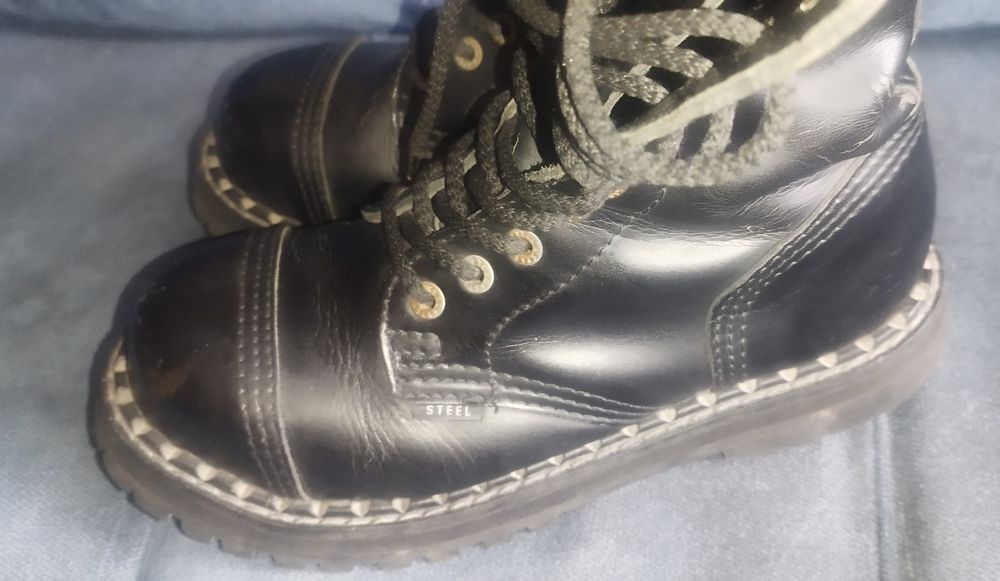 Sprzedam w dobrym stanie glany Steel roz.38