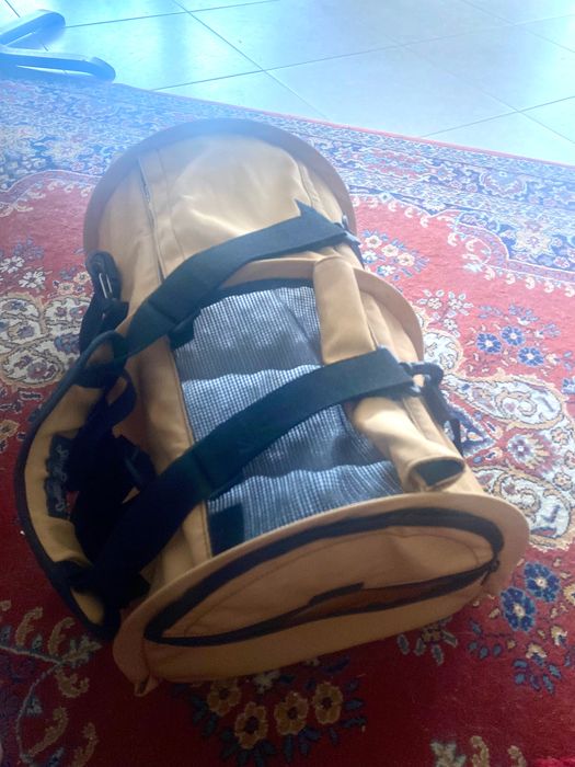 Transportadora de animal de companhia de até 30kg ou menos, aprovada para viajar em avião.