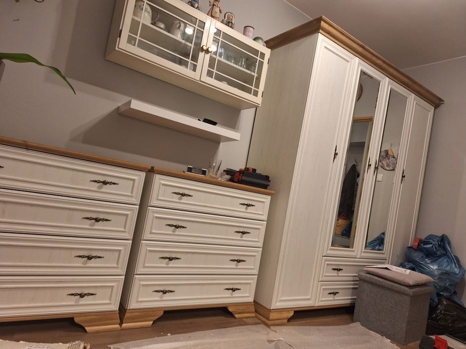 Złota rączka montaż mebli składanie skręcanie Układanie paneli Stolarz