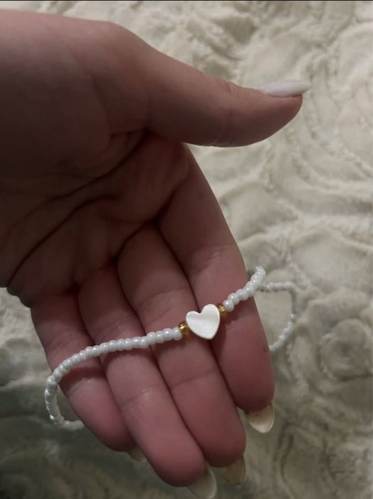 Ніжний чокер з сердечком білий