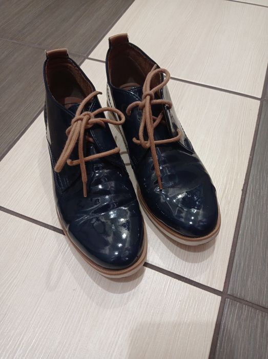 Ботинки лаковые женские