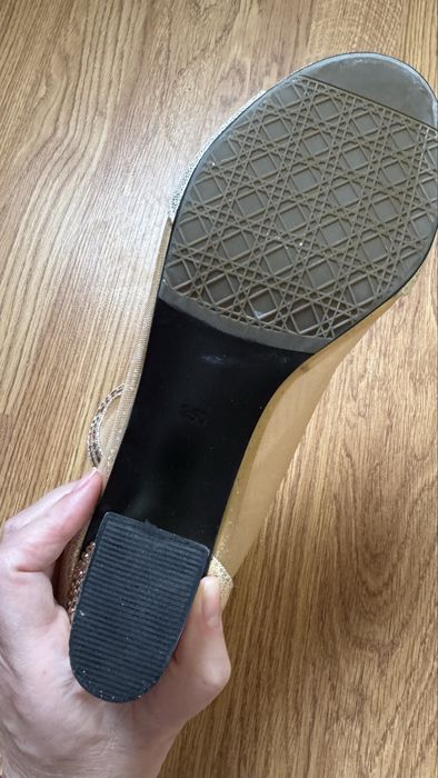 Продам босоножки