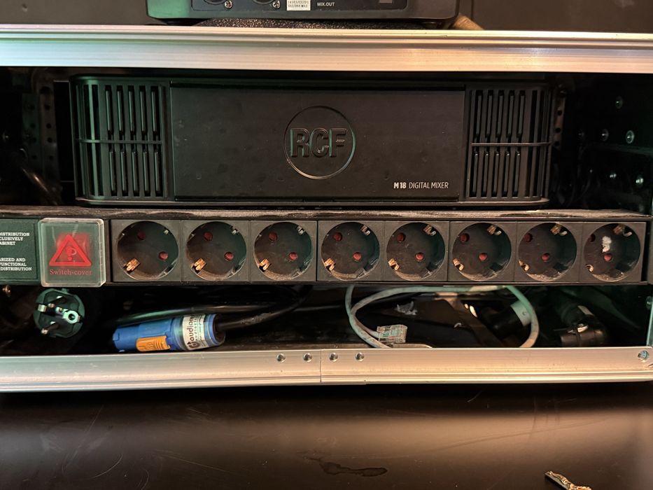 Mesa Som Digital  RCF M18