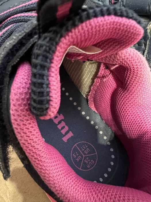 Кросівки на дівчинку, 25 розмір,