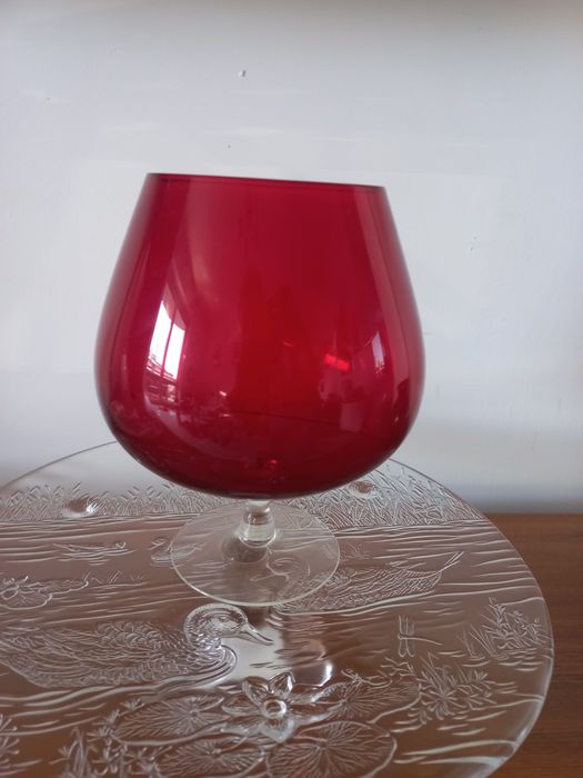 Wazon kielich czerwone szkło