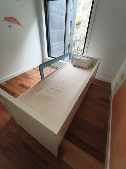 Cama criança Hemnes + colchões