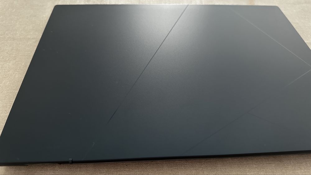 ASUS Zenbook 14” OLED intel i7 12th Gen 16GB 1TB