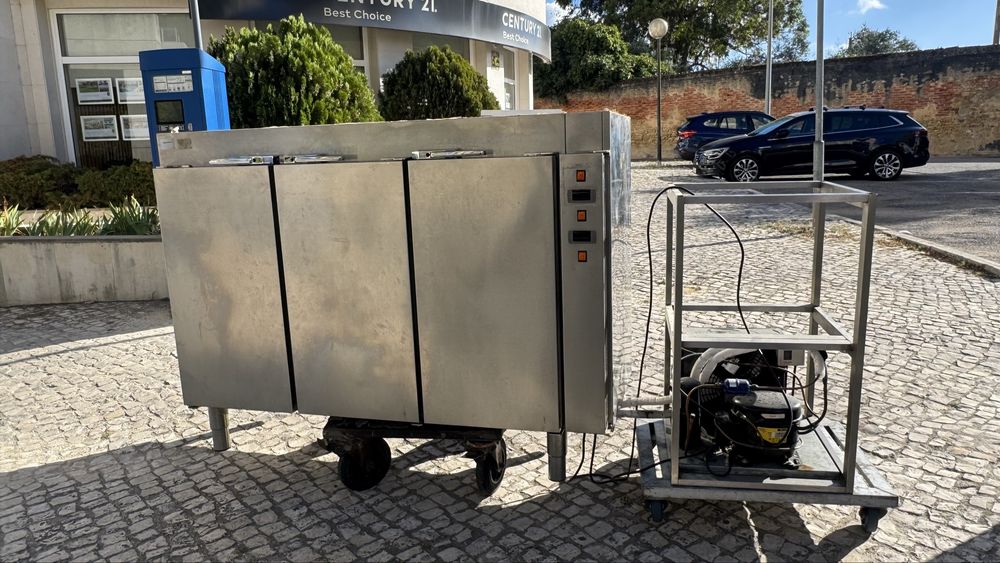 Armario  frigorifico  a trabalhar
