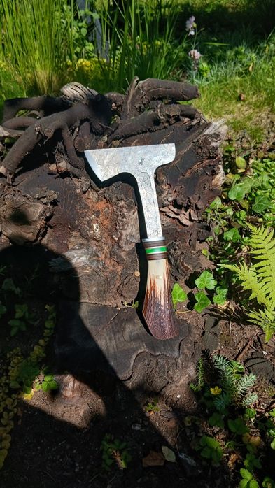 Ręcznie wykuty tomahawk Scagel. Toporek do lasu. Siekierka bushcraft