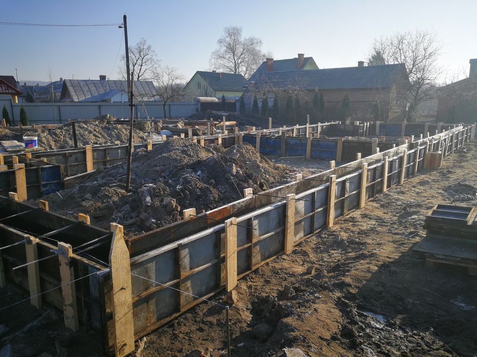 Оренда опалубки для фундаменту, парканів, колон