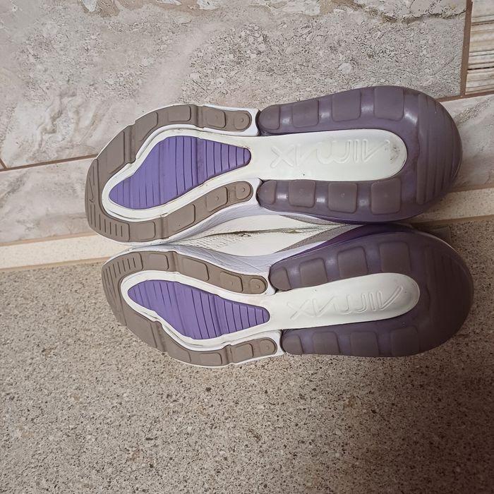 Продам красовкы фирмы Nike размер 39