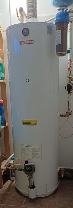 Gazowy podgrzewacz wody Termica P150SP 152 l, rok 2022, stan bardzo dobry