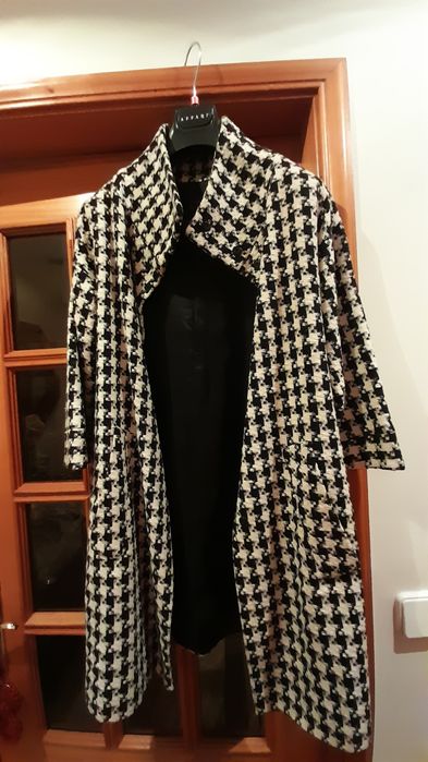 Casaco em Pata de Galo da Zara.