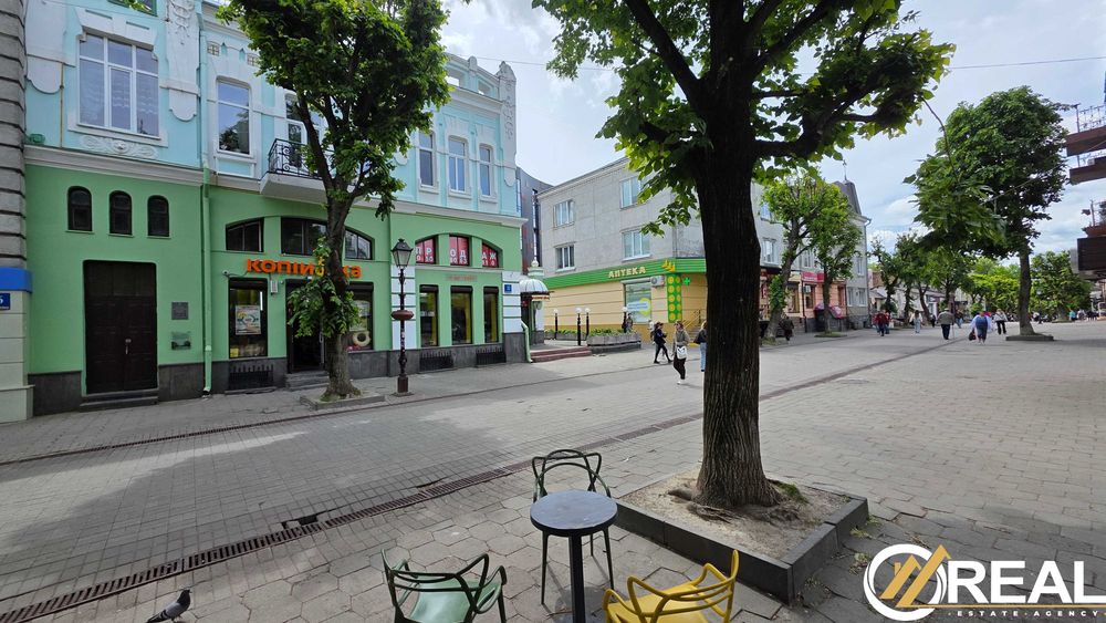 Продаж унікального торгового приміщення в центрі Луцька(вул.Л.Українки 32)