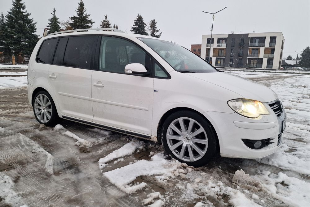 VW Touran R Line 2 0 TDI