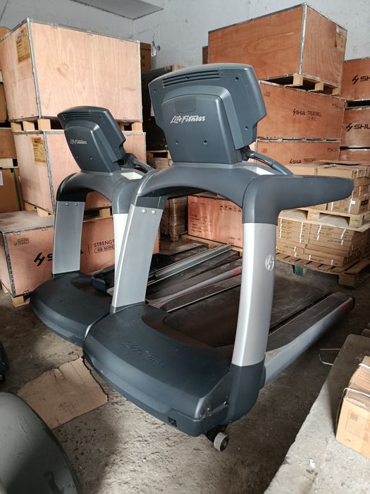 Life Fitness 95Ti  Професійна бігова доріжка | Клубна | 180 кг
