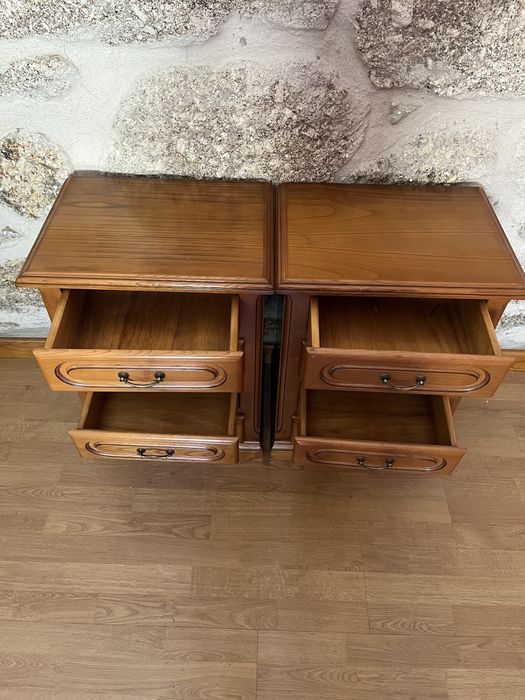 Conjunto mesas de cabeceira + comoda com espelho