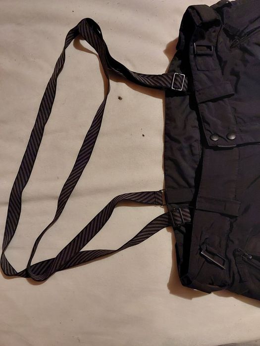 Штаны на помочах.