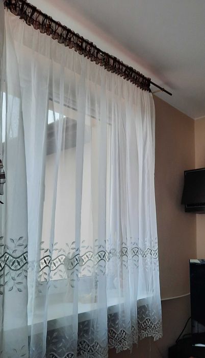 Firana z woalu z gipiurą W 160 / S 400